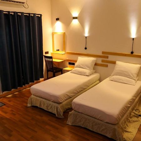 Ayira Maldives Hotel Feridhoo Екстериор снимка