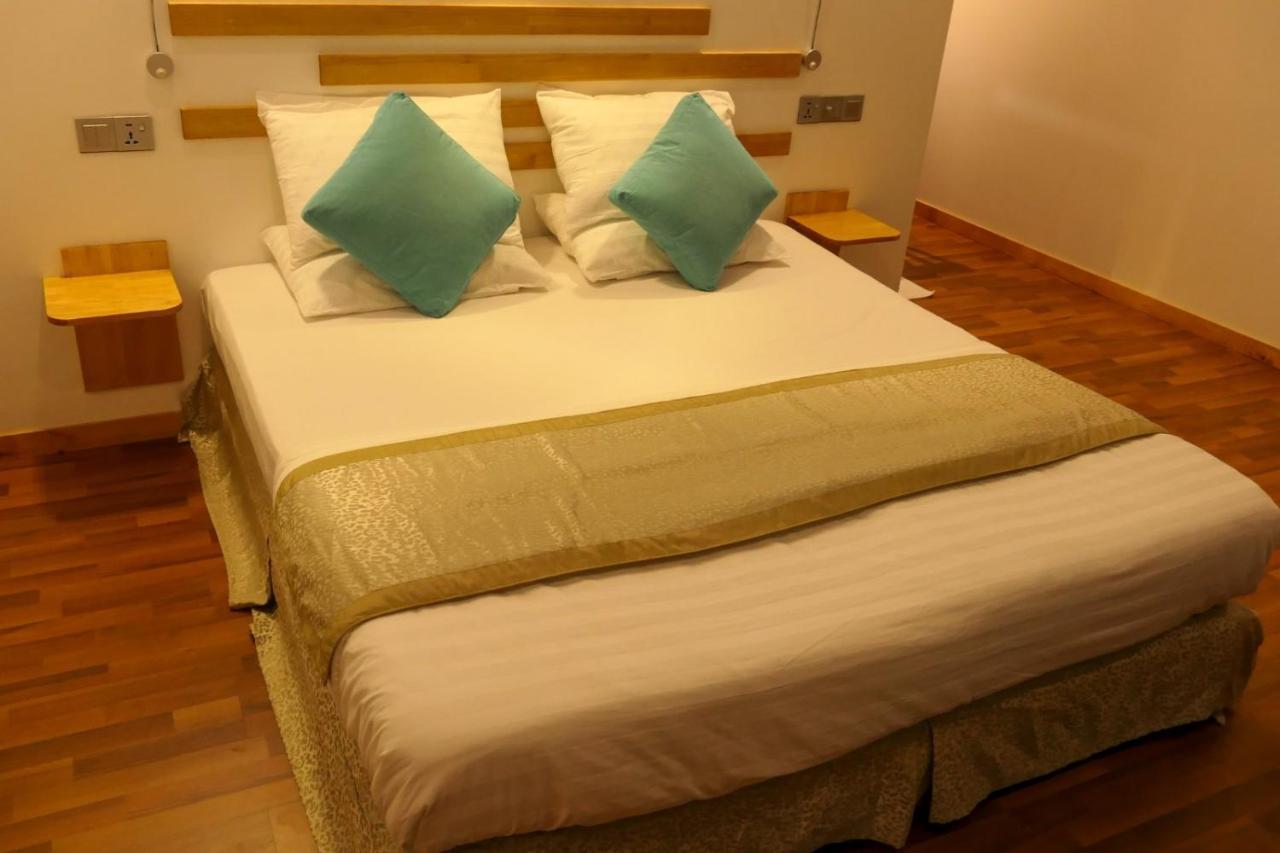 Ayira Maldives Hotel Feridhoo Екстериор снимка
