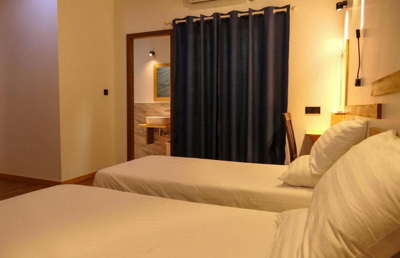Ayira Maldives Hotel Feridhoo Екстериор снимка